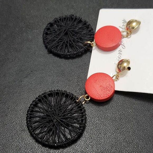 *Sale* Gold tone red and black earrings - Picture 4 of 7